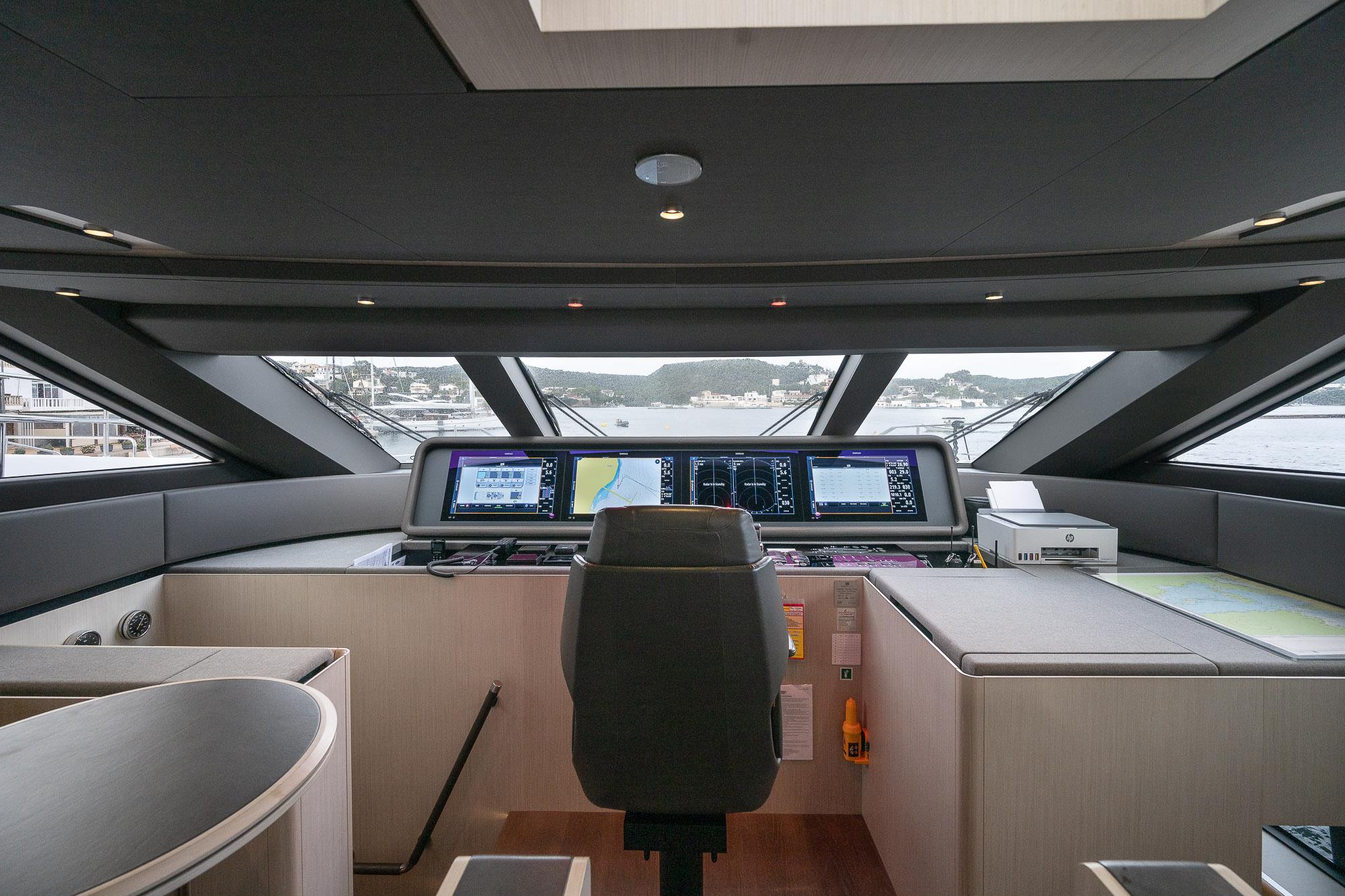 2025 FERRETTI YACHTS 1000 